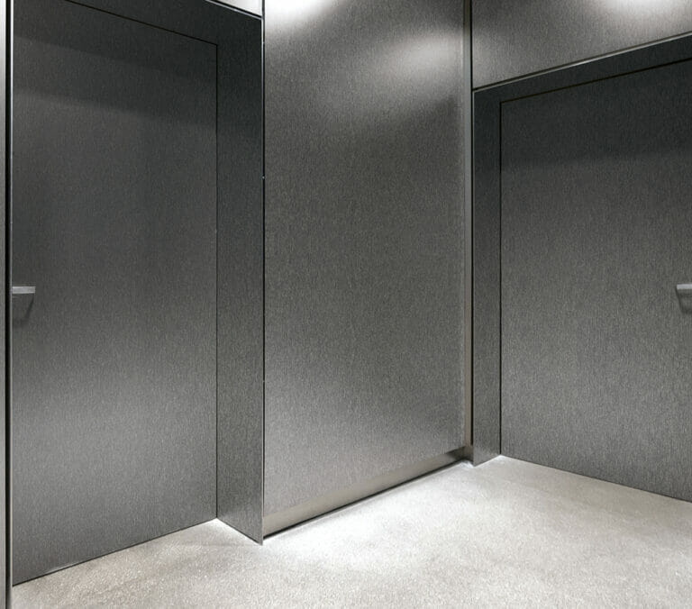 Close-up photo of Cover Styl' Brushed Silver Vinyl Wrap installed