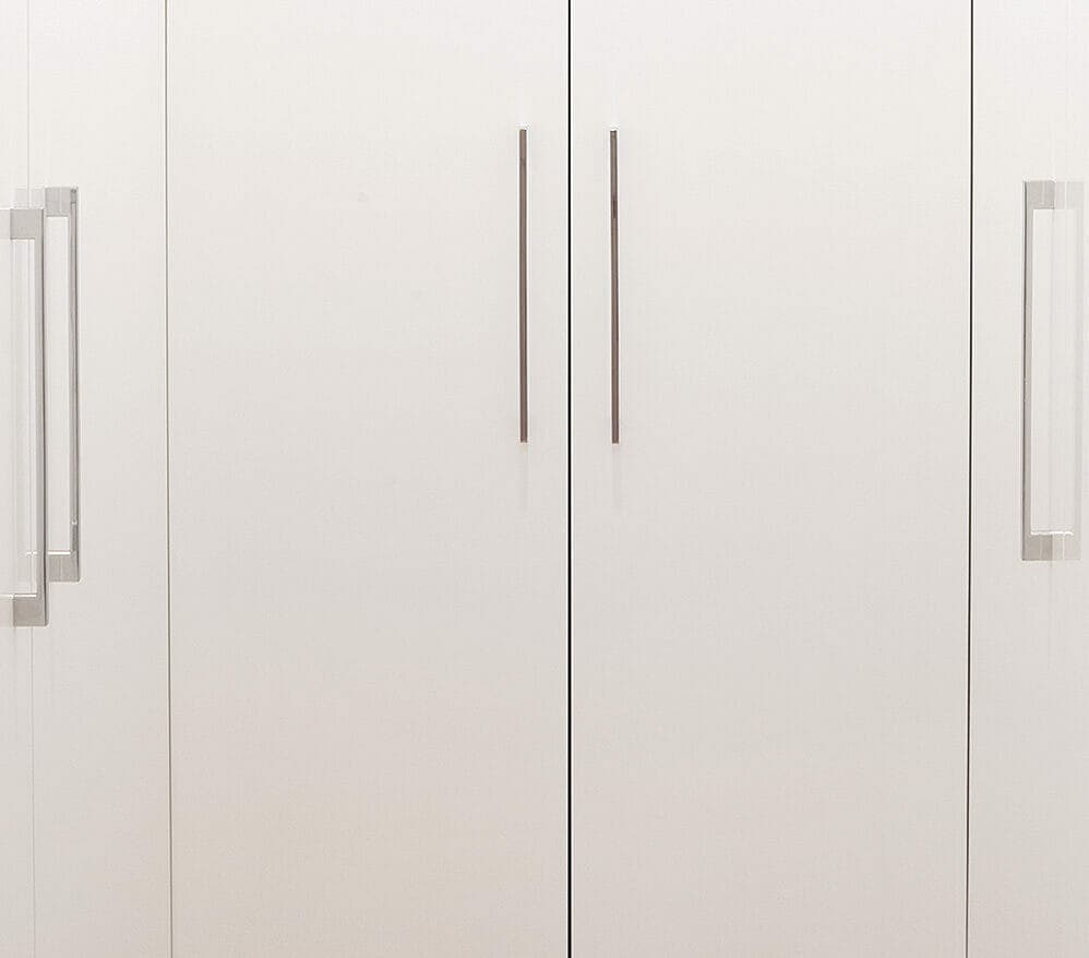 Close-up photo of Cover Styl' High Gloss White Vinyl Wrap installed