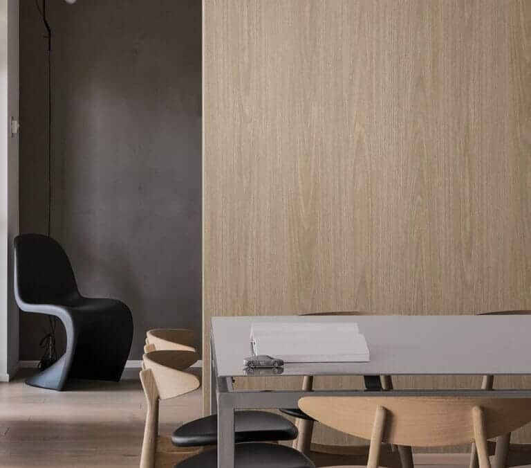 Close-up photo of Cover Styl' Light Golden Oak Vinyl Wrap installed