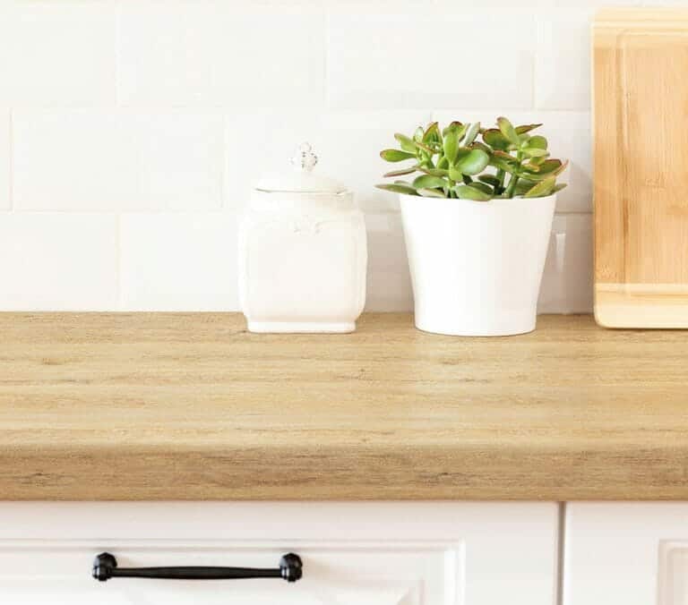 Close-up photo of Cover Styl' Light Oak  Vinyl Wrap installed 