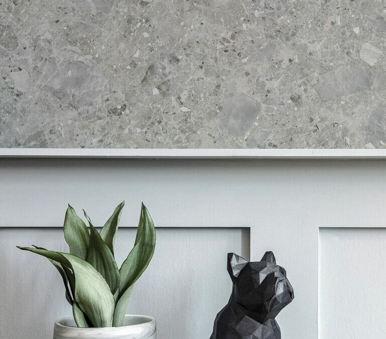 Close-up photo of Cover Styl' Natural Marble Grey Vinyl Wrap installed