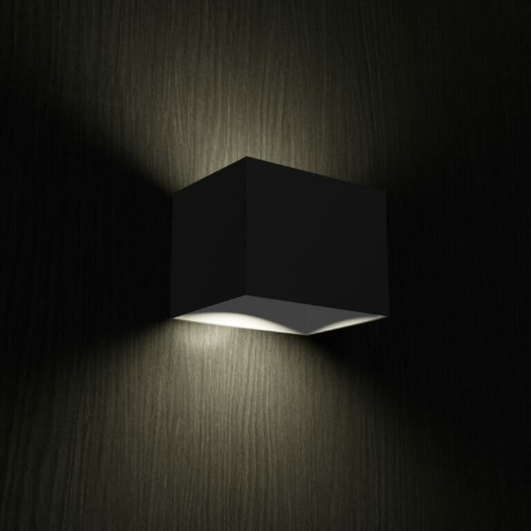 Photo of Cover Styl' Silverblack Wood Vinyl Wrap installed showing a difference view