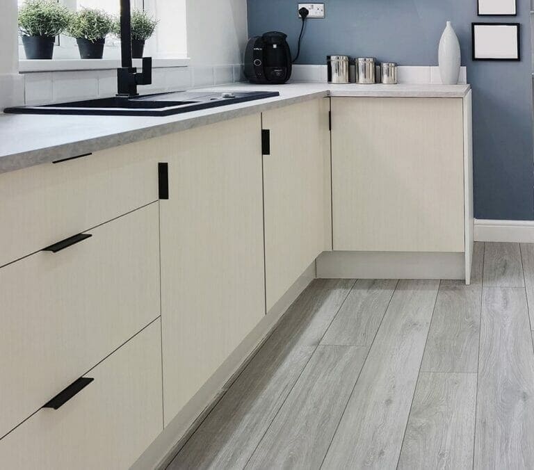 Close-up photo of Cover Styl' Structured Beige Oak Vinyl Wrap installed