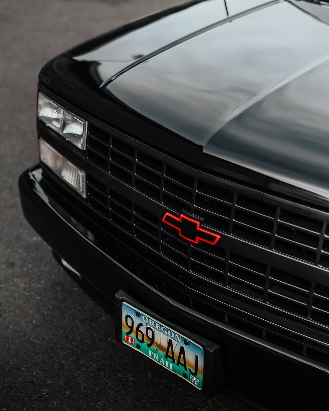 Close-up of an Oracal Gloss Black Chevrolet truck's front grille 