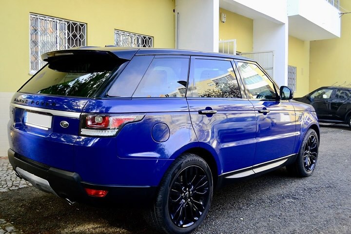 Oracal Gloss Light Navy Range Rover parked on a street beside a building 