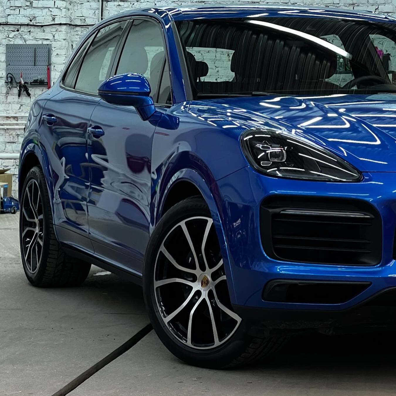 Oracal Gloss Night Blue Metallic on Porsche