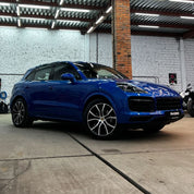 Oracal Gloss Night Blue Metallic close-up on Porsche