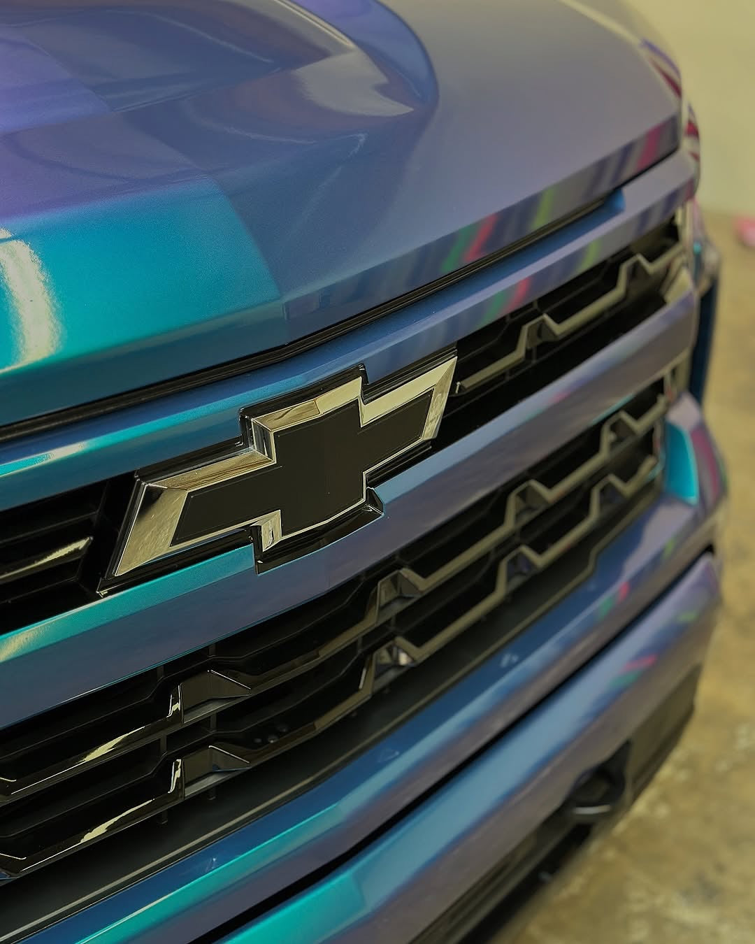 Gloss Ultramarine Violet (319) Oracal 970RA Vehicle Wrap