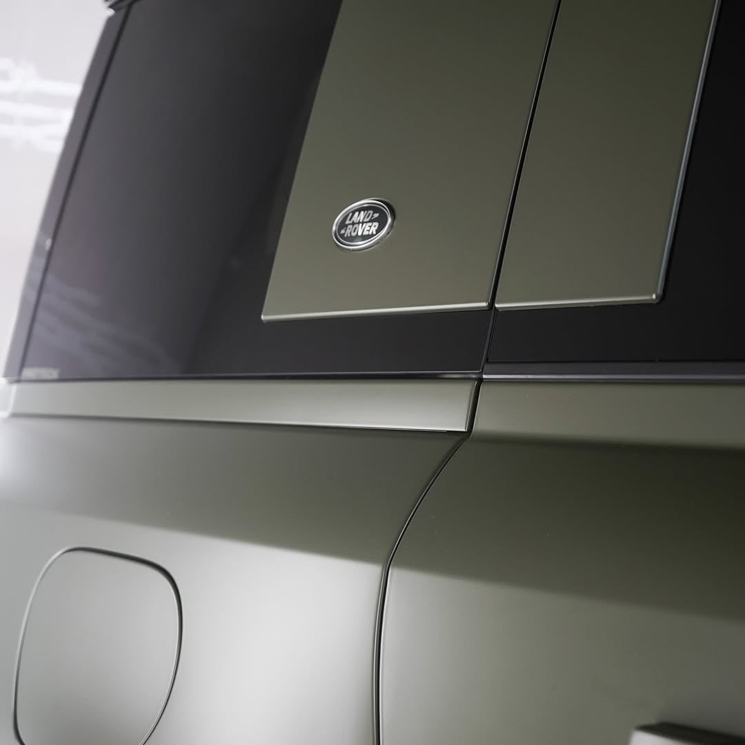 Close-up of a Land Rover vehicle side view with Oracal Matte Nato Olive installed